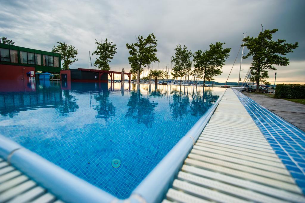 Bl Bavaria Yachtclub & Apartments Балатонлелле Екстер'єр фото