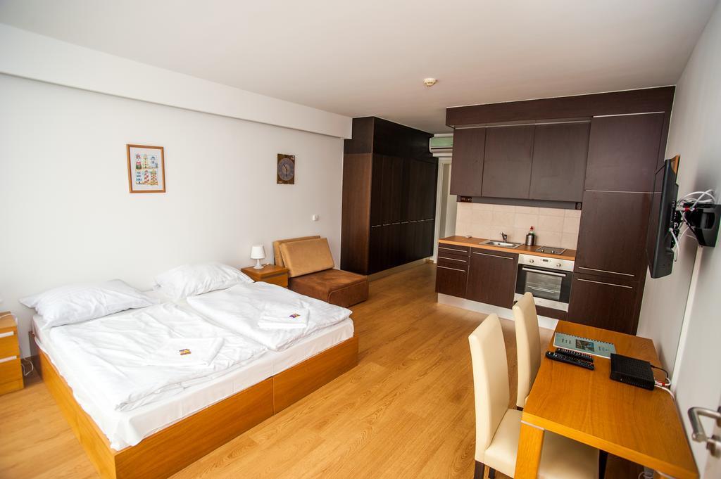 Bl Bavaria Yachtclub & Apartments Балатонлелле Номер фото